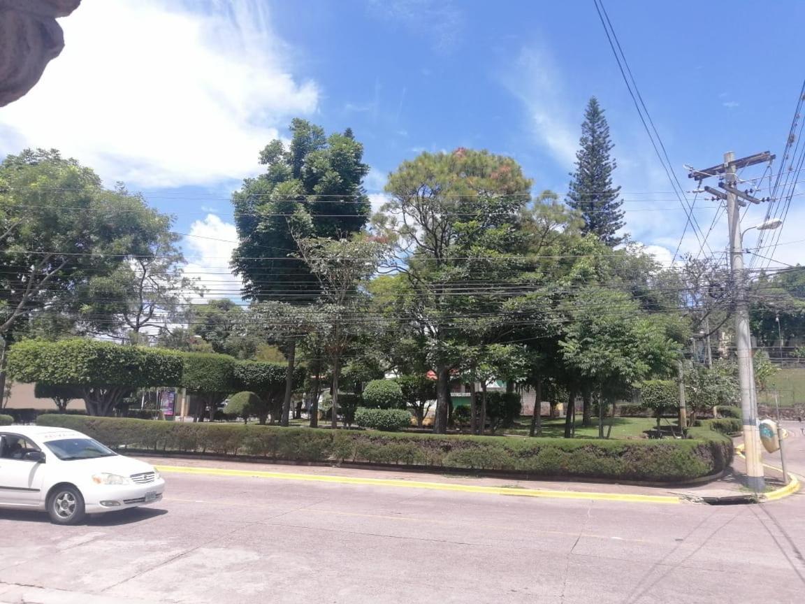 Hotel Ghiza เตกูซิกัลปา ภายนอก รูปภาพ
